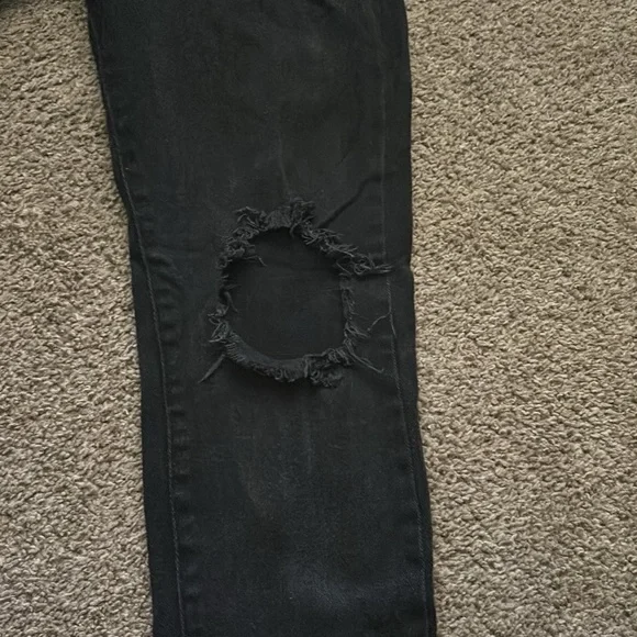 NWOT Men's black ripped skinny jeans. Waist size 30/30. - Picture 3 of 6